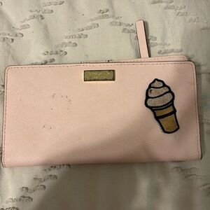 Kate spade wallet has matching purse